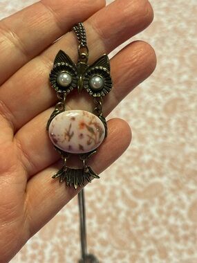 Source Unknown Pink Marbled Owl Pendant Necklace with Brass-Tone Accents
